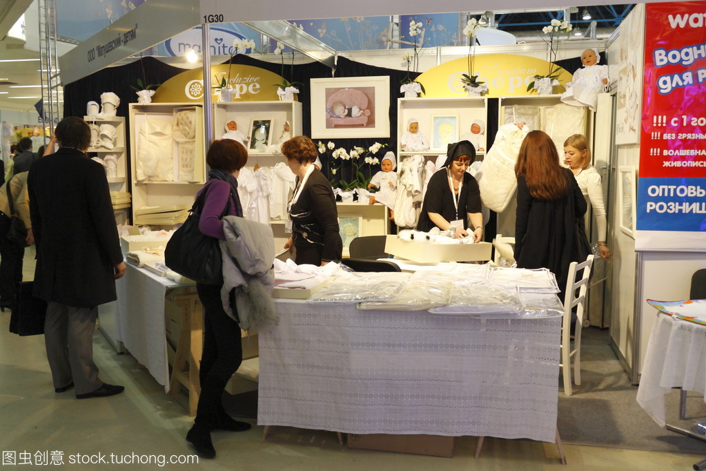 国际展览中的母亲与宝贝婚礼庆典服务